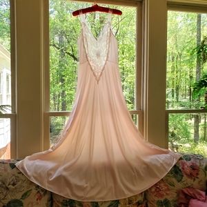 SOLD Vintage Nightgown